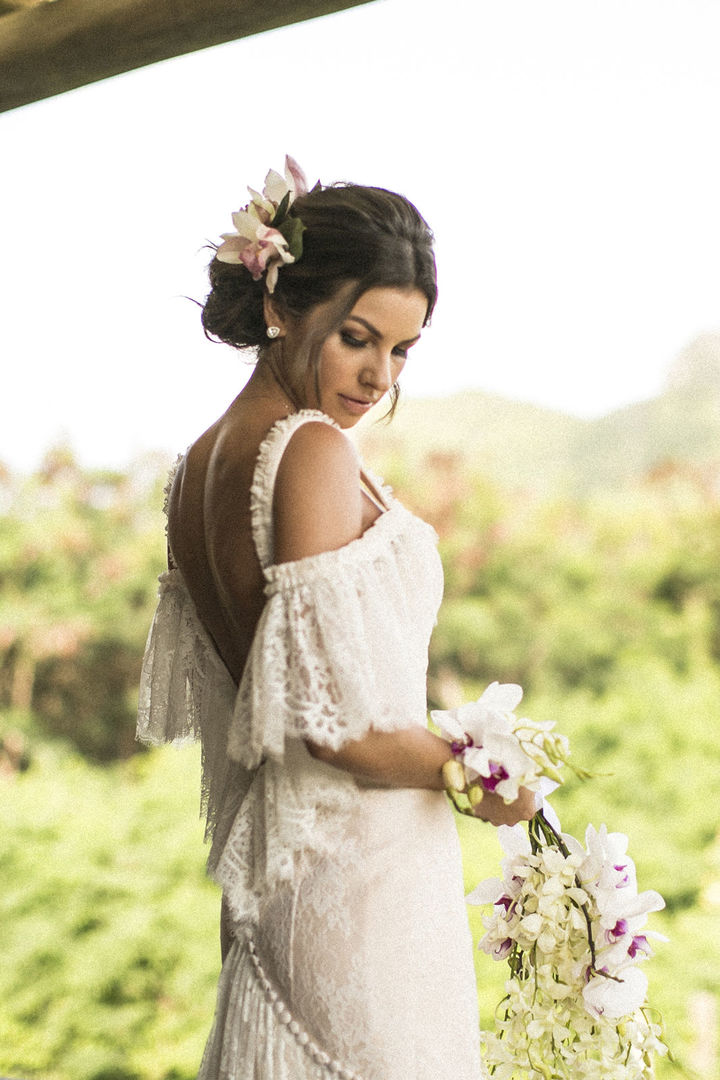 Véu maravilhoso combinando com as florzinhas do vestido